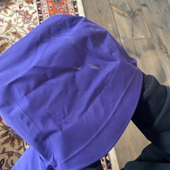 ARC’TERYX, women’s purple Gore-Tex Pro, Size M - Picture 5 of 9